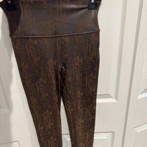 SPANX Faux Leather Leggings Snake Pattern - Medium